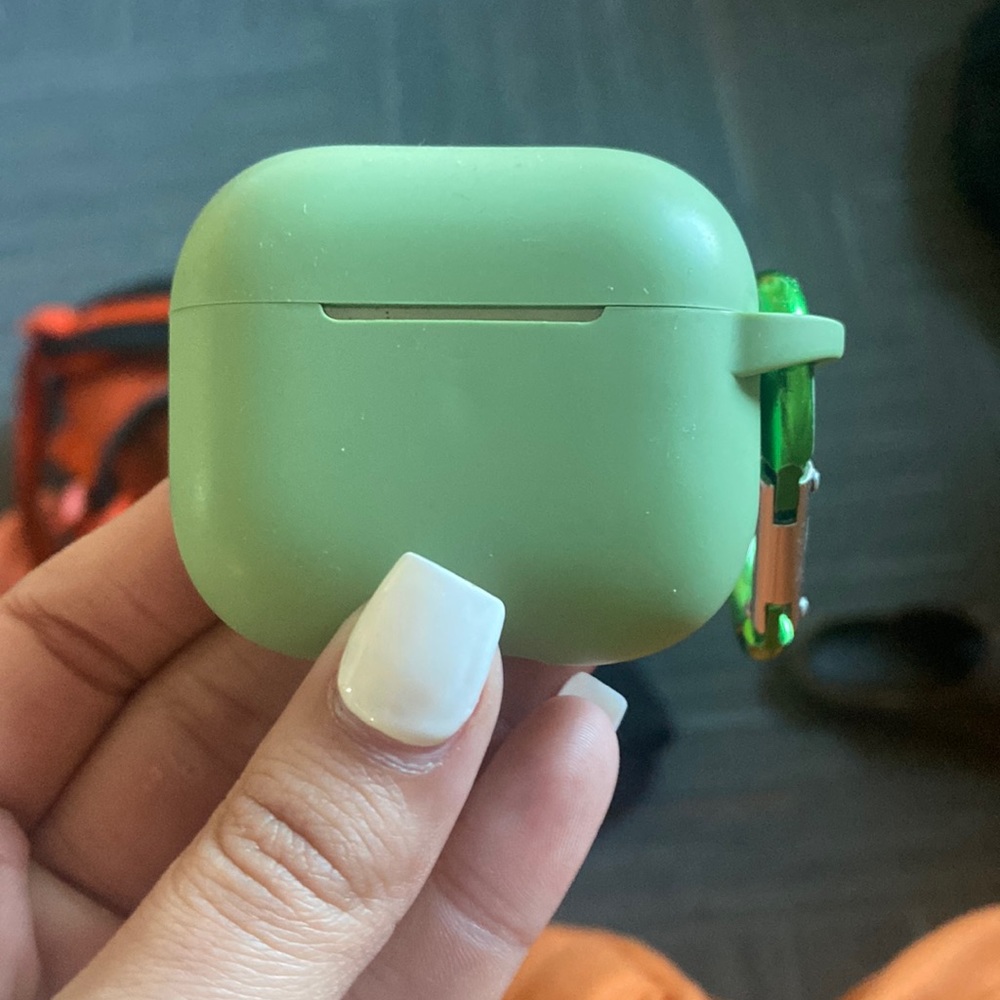 Airpods work 100% just missing an airpod. Some kid hid the other one 😑